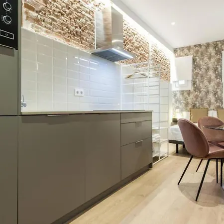 Tu Refugio Urbano En El Vibrante Barrio De La Latiina Appartement Madrid Buitenkant foto