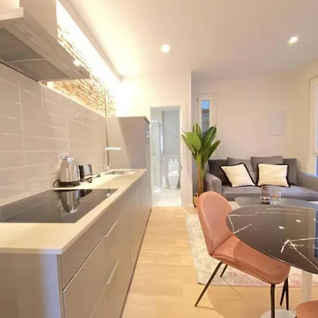 Tu Refugio Urbano En El Vibrante Barrio De La Latiina Appartement Madrid Buitenkant foto