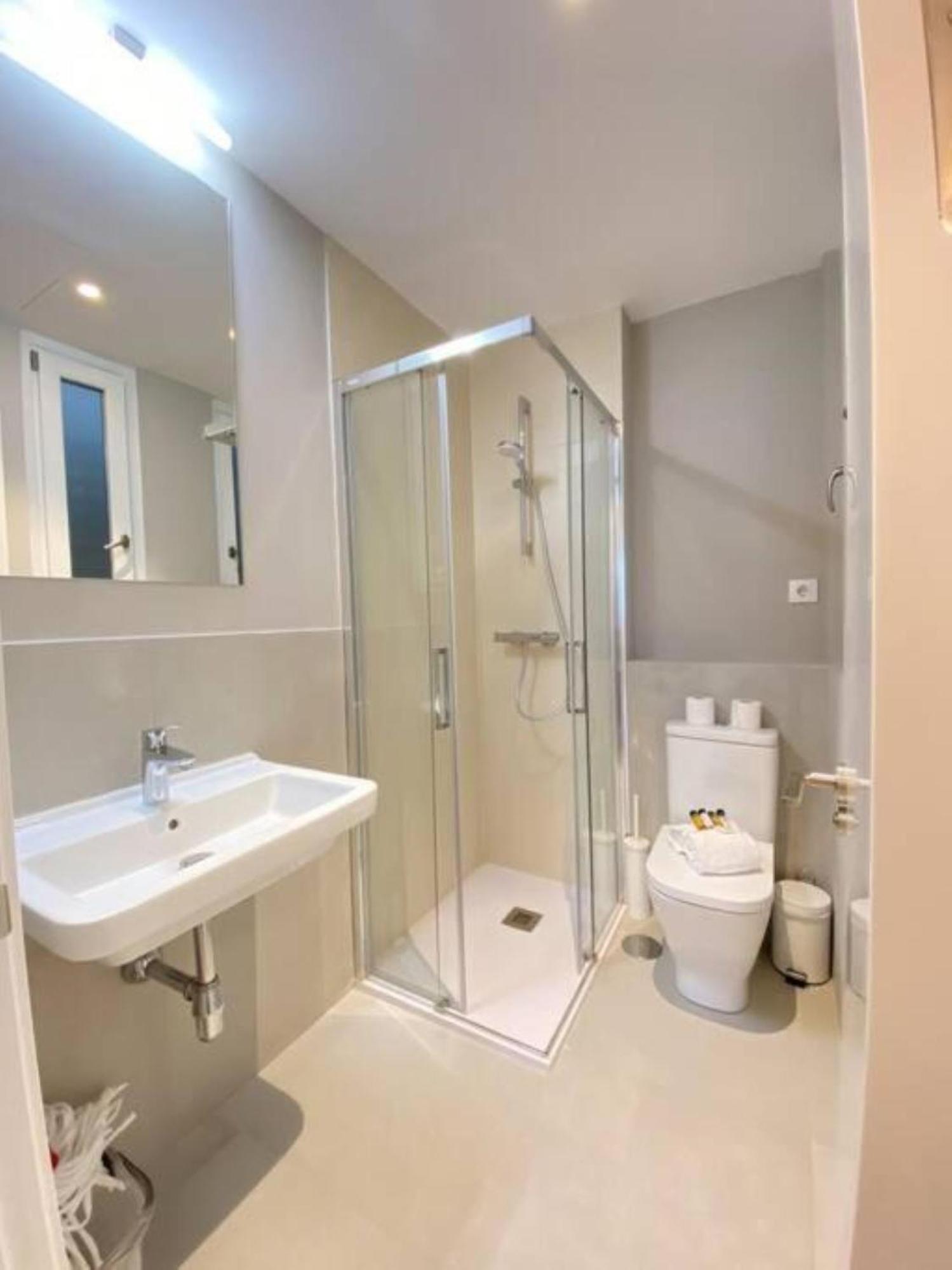 Tu Refugio Urbano En El Vibrante Barrio De La Latiina Apartament